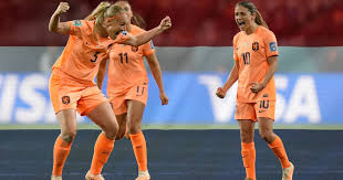 De Opkomst van Vrouwen Voetbal: Een Krachtige Sport in Beweging